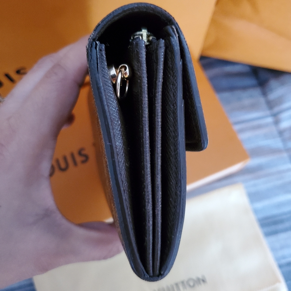 🤎Auth Louis Vuitton Damier Ebene Sarah Wallet 🤎 - Picture 13 of 16